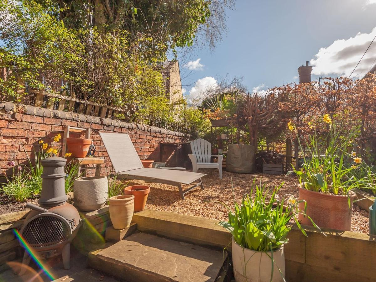 Pass The Keys Wonky Cottage With Amazing Garden Λιντς Εξωτερικό φωτογραφία