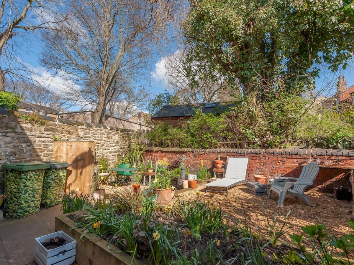 Pass The Keys Wonky Cottage With Amazing Garden Λιντς Εξωτερικό φωτογραφία